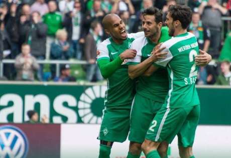 Claudio Pizarro anotó 16 goles en la temporada con Werder Bremen.