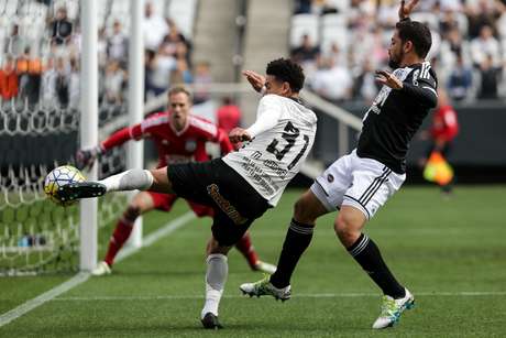 O jogador Marquinhos Gabriel em lance de gol do Corinthians