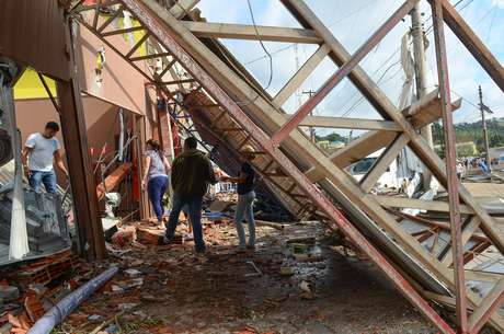  Devastação causada por forte ventania que atingiu no fim de semana o município de Jarinu, interior do Estado de São Paulo.