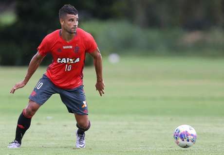 
                        
                        
                    Ederson em treino do Flamengo (foto:Cleber Mendes/LANCE!Press)