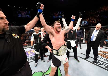 Michael Bisping é o atual campeão dos médios do Ultimate após nocaute em Rockhold (FOTO: UFC)
Michael Bisping é o atual campeão dos médios do Ultimate após nocaute em Rockhold (FOTO: UFC)