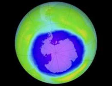 Pesquisadores acreditam que buraco da camada de ozônio na Antártica diminuiu por causa de redução da emissão de gases CFC