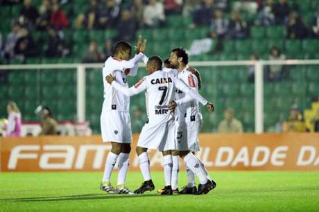 
                        
                        
                    Atletas avaliaram como positivo o empate atleticano fora de casa (Foto: Cristiano Andujar/AGIF/Lancepress!)