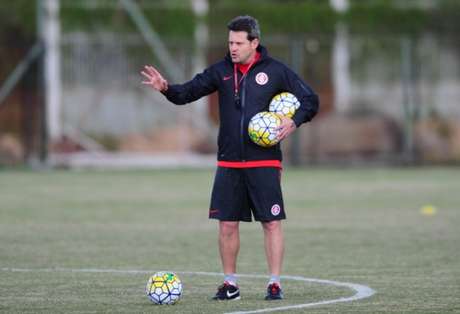 Argel estava no próprio Figueirense antes de comandar o Inter (Foto: Divulgação/Site Oficial do Internacional)
Argel estava no próprio Figueirense antes de comandar o Inter (Foto: Divulgação/Site Oficial do Internacional)