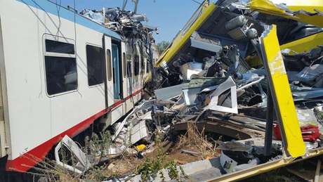 Trens se chocam de frente na Itália deixando ao menos 20 mortos e vários feridos