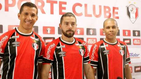 LANCE!
Da esquerda para direita, Fabiano Eller, Fernandinho e B. Ribeiro(foto: divulgação)