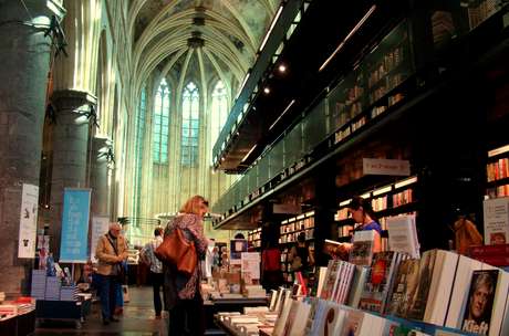 A APOSTASIA APARECE GRADATIVAMENTE: Holanda transforma igrejas em museus e cafeterias