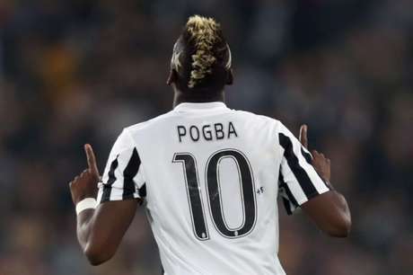 Pogba é um dos jogadores mais cobiçados do futebol europeu (Foto: Marco Bertorello / AFP)