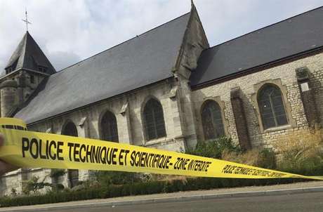 "Vá a igreja e corte cabeças", pediu terrorista de Rouen