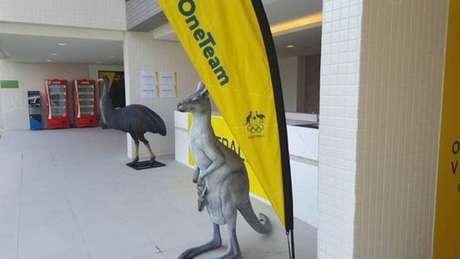 Divulgação Delegação da Austrália coloca estátua de canguru na frente de quartos após comentário de Paes