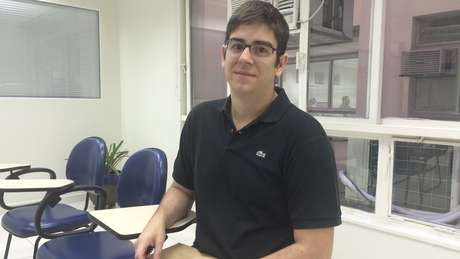 BBC / BBCBrasil.com Formado desde 2014 e sem emprego, Kauê Mamprim pensa em fazer uma nova faculdade para tentar entrar no mercado de trabalho