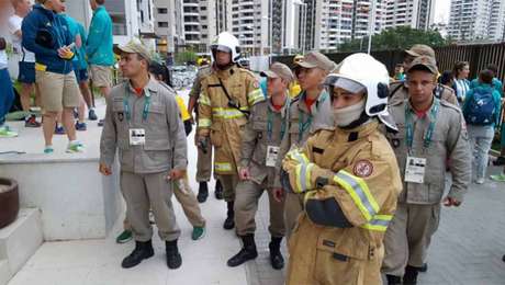 Princípio de incêndio assustou delegação australiana na tarde da última sexta (Foto: Reprodução/Twitter) Princípio de incêndio assustou delegação australiana na tarde da última sexta (Foto: Reprodução/Twitter)
