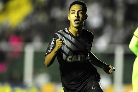 Dodô celebra seu gol após ótimo lançamento de Carlos Alberto (Foto: Eduardo Valente/Lancepress!)