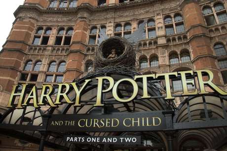 En esta foto del 30 de julio del 2016, el Palace Theatre en el centro de Londres, donde se presenta "Harry Potter and the Cursed Child". El texto de la obra teatral vendió más de dos millones de ejemplares en dos días en Estados Unidos, anunció Scholastic el miércoles 3 de agosto.