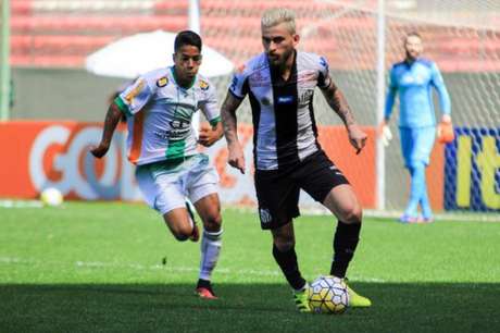 Lucas Lima levou terceiro cartão amarelo e não encara o Galo, na Vila (Foto:  Dudu Macedo/Agência Lancepress!)