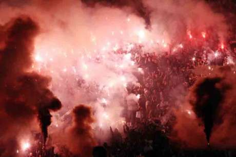 Sinalizadores vão à súmula, e torcida enfrenta longa fila no Pacaembu