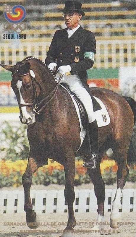 Reiner Klimke (Alemanha), disputou os Jogos de 1960, 1964, 1968, 1976, 1984 e 1988. Totaliza 8 medalhas – seis de ouro e duas de bronze Reiner Klimke (Alemanha), disputou os Jogos de 1960, 1964, 1968, 1976, 1984 e 1988. Totaliza 8 medalhas – seis de ouro e duas de bronze