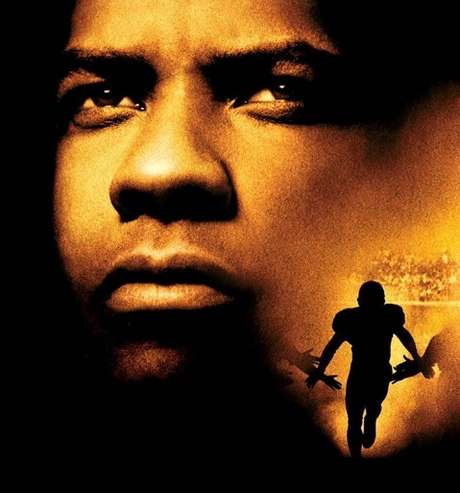 Herman Boone é um técnico de futebol americano contratado para trabalhar no comando de um time universitário racista Herman Boone é um técnico de futebol americano contratado para trabalhar no comando de um time universitário racista