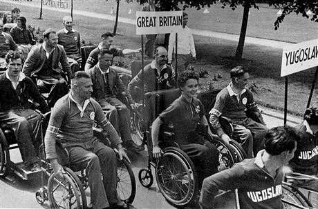 Facebook / Reprodução O nascimento dos Jogos Paralímpicos se deu no Hospital Stoke Mandeville, no Reino Unido, onde o neurologista alemão Ludwig Guttmann instaurou a reabilitação esportiva, que acabou evoluindo para competições