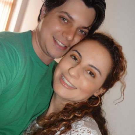 Karla e Elton em 2012, já noivos. Eles se conheceram quando ele tinha 16 e ela 21 Karla e Elton em 2012, já noivos. Eles se conheceram quando ele tinha 16 e ela 21