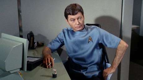 Image copyrightCBS/GETTY O dr. McCoy usava um aparelho que já previa o diagnóstico por imagens