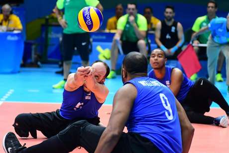 Brasil bateu a Alemanha de virada e avançou para a fase semifinal do vôlei sentado masculino