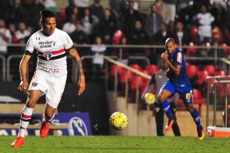 Apesar de pênalti perdido, São Paulo venceu Cruzeiro no Morumbi (Foto: Maurício Rummens/Fotoarena/Lancepress!)