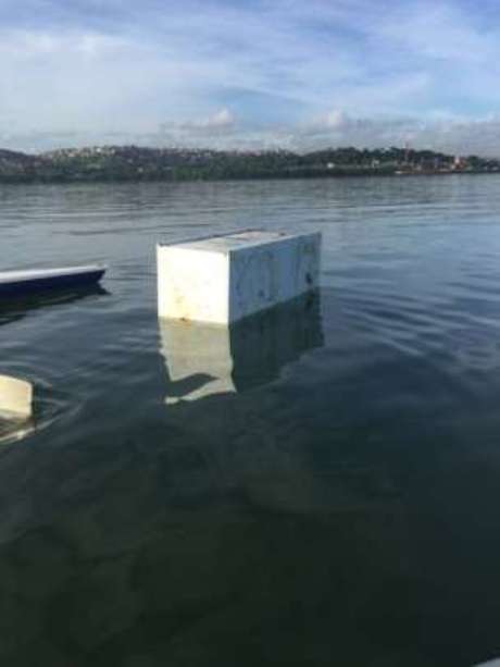 m treinos na praia da Ribeira, em Salvador, remador encontrou carcaças de móveis e eletrodomésticos m treinos na praia da Ribeira, em Salvador, remador encontrou carcaças de móveis e eletrodomésticos