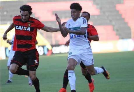 LANCE! Com a vitória sobre o Sport, Coritiba subiu para a 13ª colocação. (Foto: Aldo Carneiro/Lancepress!)