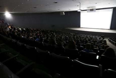 Crianças de escolas do DF assistem a filmes durante o Festivalzinho, atividade do 49º Festival de Brasília do Cinema Brasileiro
