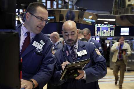 Wall Street abre a la baja; Twitter retrocede