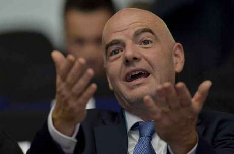 Liderado por Gianni Infantino, aideia do grupo de cartolas é de que a Copa de 2026 escolha a(s) sede(s) entre 2017 e 2019(Foto: Luis Robayo / AFP)