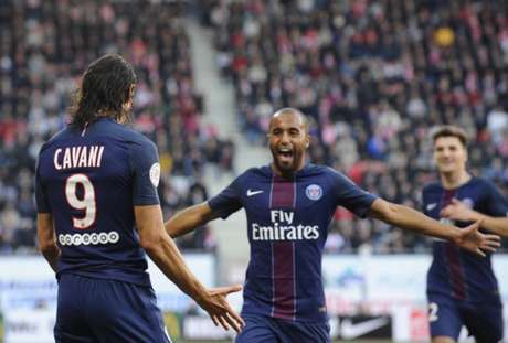 Lucas e Cavani voltaram a marcar pelo Francês (Foto: JEAN-CHRISTOPHE VERHAEGEN/AFP) Lucas e Cavani voltaram a marcar pelo Francês (Foto: JEAN-CHRISTOPHE VERHAEGEN/AFP)