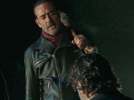 Divulgação, AMC / PureBreak Em "The Walking Dead", vítima de Negan (Jeffrey Dean Morgan) foi escolhida antes da entrada do vilão