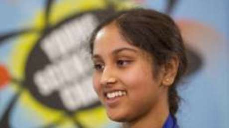 Discovery Education / BBCBrasil.com Maanasa Mendu se inspirou em problema vivenciado por sua família na Índia para criar dispositivo que venceu concurso