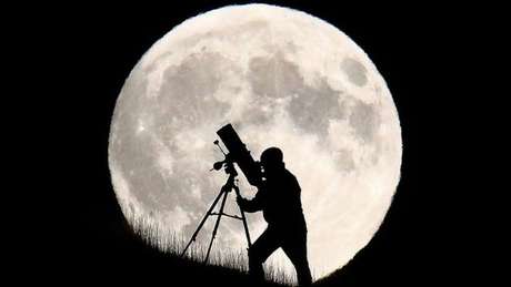  Na véspera do próximo dia 14, será possível observar a maior Superlua em quase 70 anos.