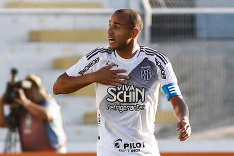 Roger defenderá o Botafogo em 2017 (Foto: Ale Vianna/Eleven)