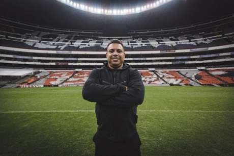 Ronaldo Fenômeno no Azteca, onde nunca jogou (Foto: Divulgação Nike)