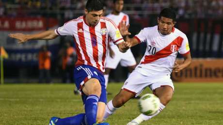 Peru goleia o Paraguai em Assunção e passa a sonhar com vaga na Rússia (Foto: AFP PHOTO) Peru goleia o Paraguai em Assunção e passa a sonhar com vaga na Rússia (Foto: AFP PHOTO)