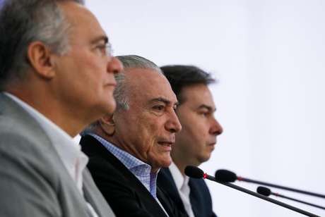 Os presidentes da República, Michel Temer; do Senado, Renan Calheiros; e da Câmara, Rodrigo Maia; durante entrevista coletiva no Palácio do Planalto 