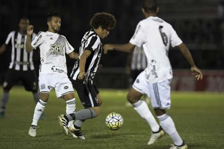 Camilo, muito sumido no empate em 1 a 1 com a Ponte Preta (Foto: Jorge Rodrigues/Eleven/Lancepress!) Camilo, muito sumido no empate em 1 a 1 com a Ponte Preta (Foto: Jorge Rodrigues/Eleven/Lancepress!)