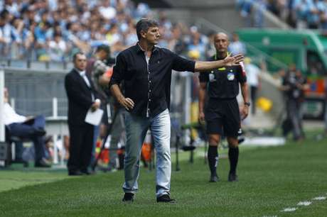 Renato renovou até o final de 2017 com o Grêmio (Foto: Lucas Uebel/Grêmio)