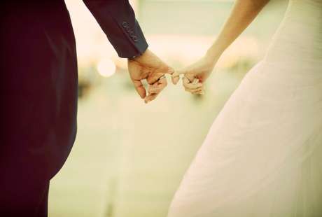 Mujer contrae matrimonio con el hijo de su esposo fallecido