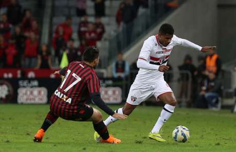 Jovem lateral-esquerdo estreou pelo Tricolor em julho de 2015 (Foto: Rubens Chiri/www.saopaulofc.net) Jovem lateral-esquerdo estreou pelo Tricolor em julho de 2015 (Foto: Rubens Chiri/www.saopaulofc.net)