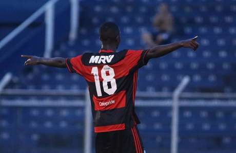 Vinícius Júnior festeja gol contra o Azulão (Divulgação) Vinícius Júnior festeja gol contra o Azulão (Divulgação)