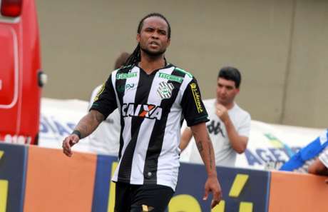 Carlos Alberto rescindiu com o Figueirense em setembro do ano passado. Carlos Alberto rescindiu com o Figueirense em setembro do ano passado.