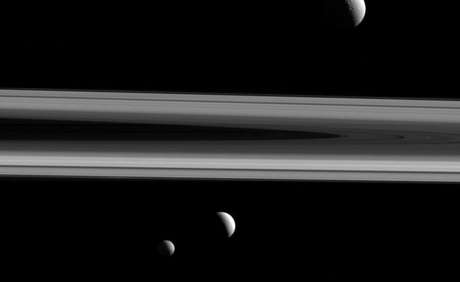 Teoria sugere que algumas luas maiores de Saturno podem até ter sido criadas nos anéis
