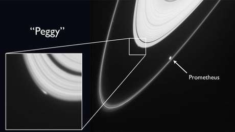 Resultado de imagem para lua peggy de saturno sendo formada