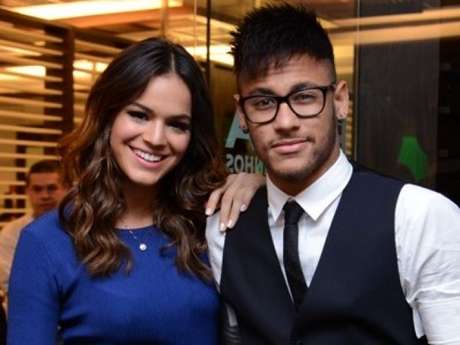 Reprodução, GShow / PurePeople Neymar e Bruna Marquezine reataram o namoro no ano passado, mas ainda não assumiram a reconciliação. Na foto de 2014, o jogador prestigiou a atriz na exibição do último capítulo da novela 'Em Família'