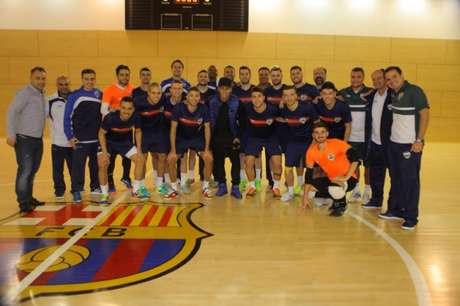 Neymar junto a jogadores e comissão técnica da Seleção (Foto: Divulgação)